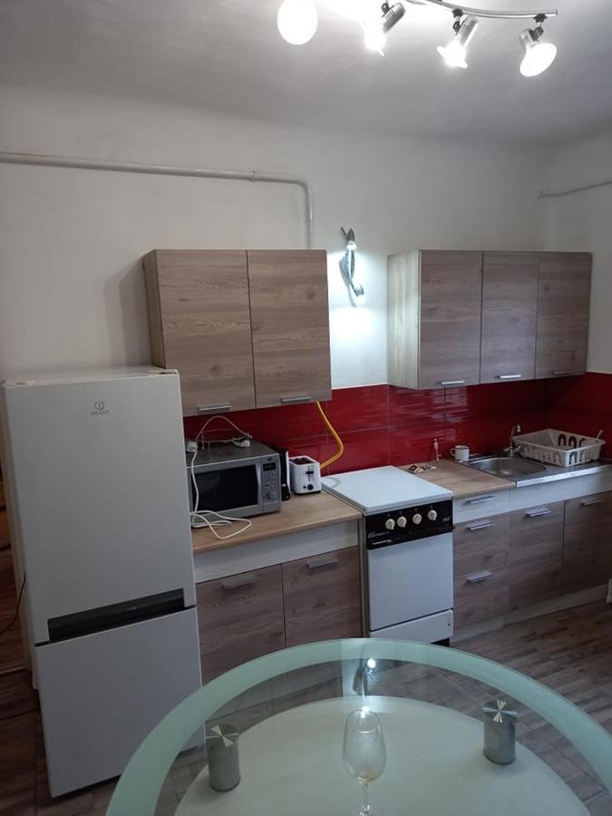 Aha Apartment Debrecen Bagian luar foto